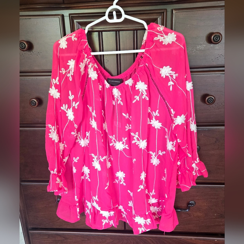 NEW, LIV LOS ANGELES Fuchsia Floral Blouse